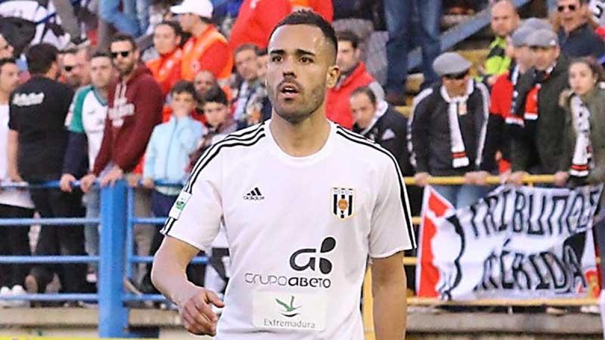 Ayoze, durante un partido de la pasada campaña en las filas del Mérida.-EL PERIÓDICO EXTREMADURA