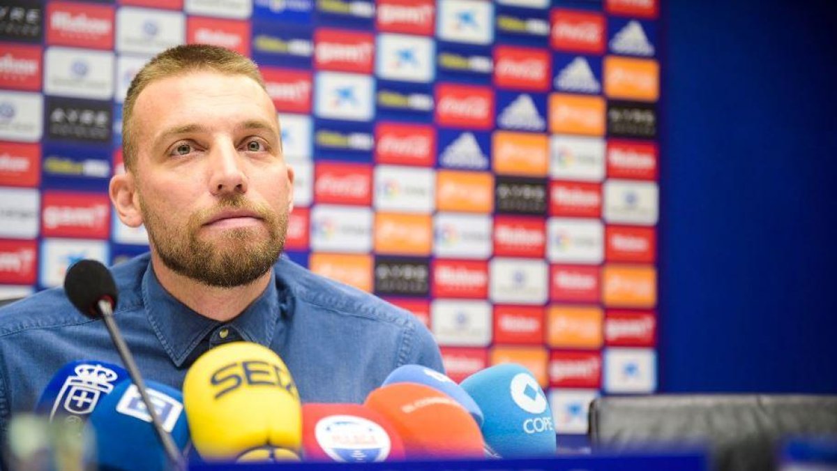 Michu durante una rueda de prensa con el Real Oviedo.-MOICELESTE.COM