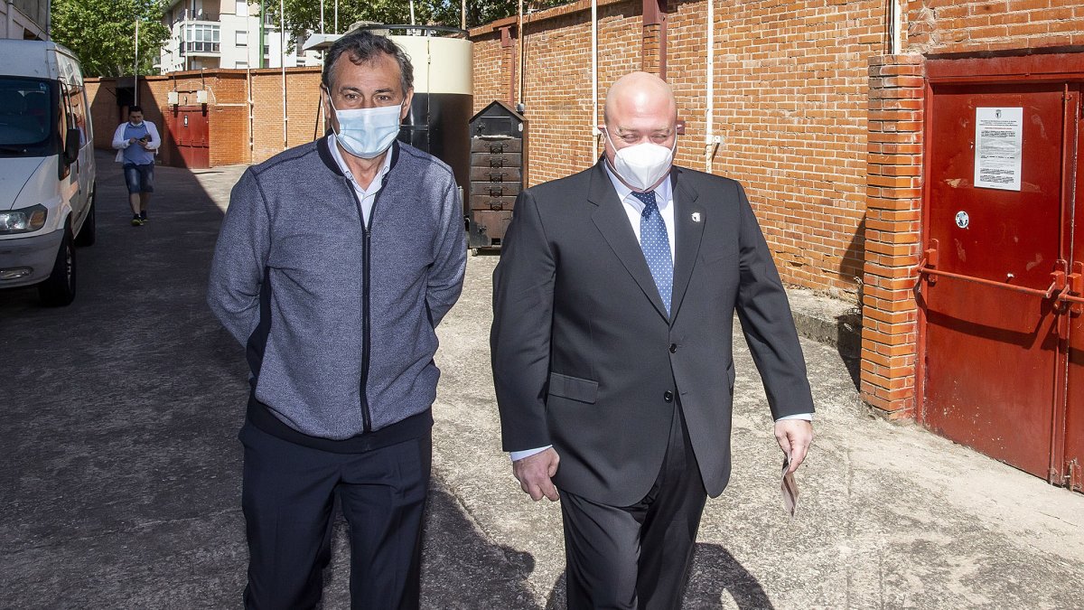 Manzanedo y Caselli en el dia de la firma del convenio de filialidad. SANTI OTERO