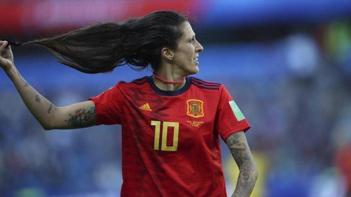 Jennifer Hermoso se suelta la cola al final del partido ante Sudáfrica.-FRANCISCO SECO (AP)