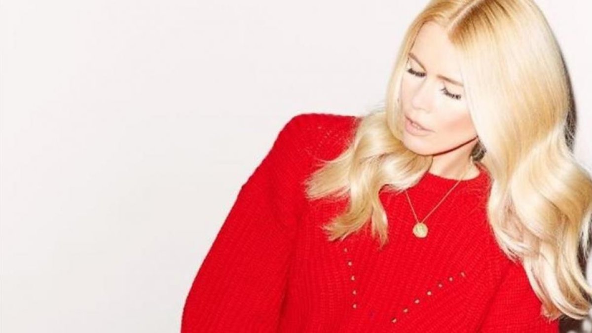 Claudia Schiffer con uno de sus diseños.-INSTAGRAM