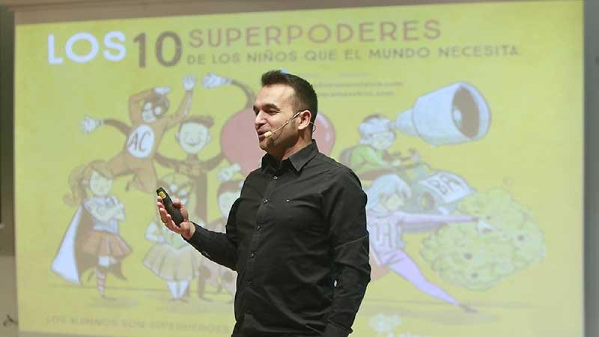 Manu Velasco, durante su intervención de ayer en el Teaming Day.-RAÚL G. OCHOA