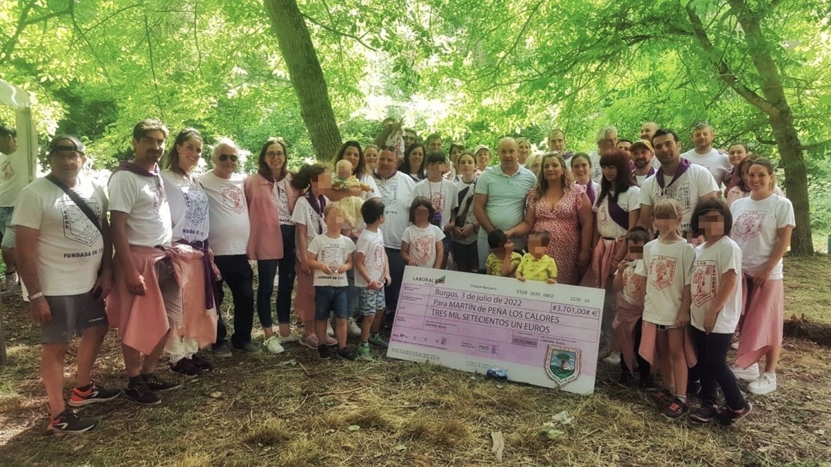 La recaudación de 3.701 euros que se entregó el día del Burgalés Ausente en Fuentes Blancas. ECB