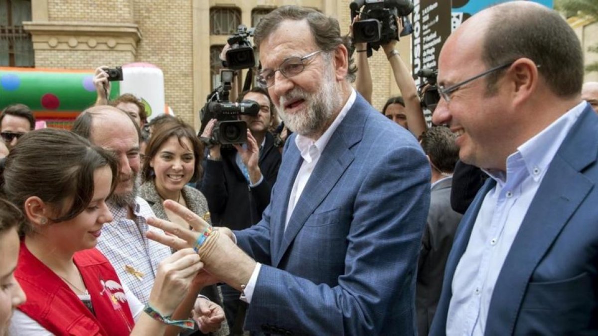 Mariano Rajoy con Pedro Anronio Sánchez, en un acto en Murcia.-EFE