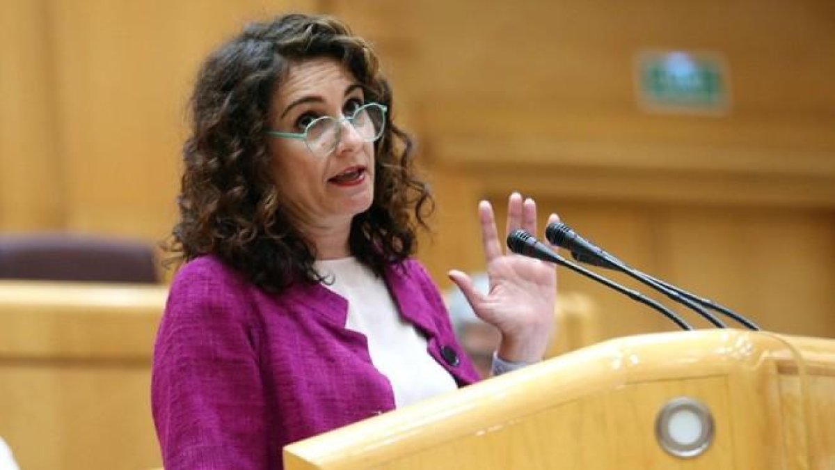 La ministra de Hacienda, María Jesús Montero, durante una comparecencia en el Senado.-DAVID CASTRO