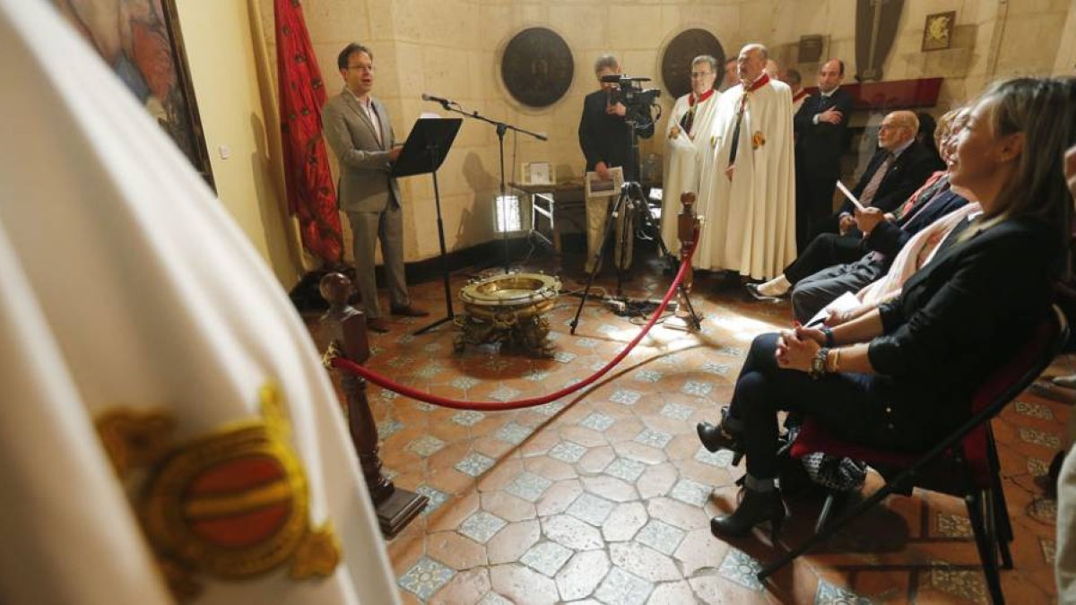 La solemnidad de la Sala de Poridad del Arco de Santa María albergó esta propuesta de la Hermandad de Caballeros e Infanzones.-Raúl Ochoa