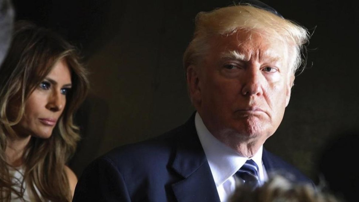 El presidente estadounidense, Donald Trump, y su esposa, Melania.-GALI TIBBON POOL