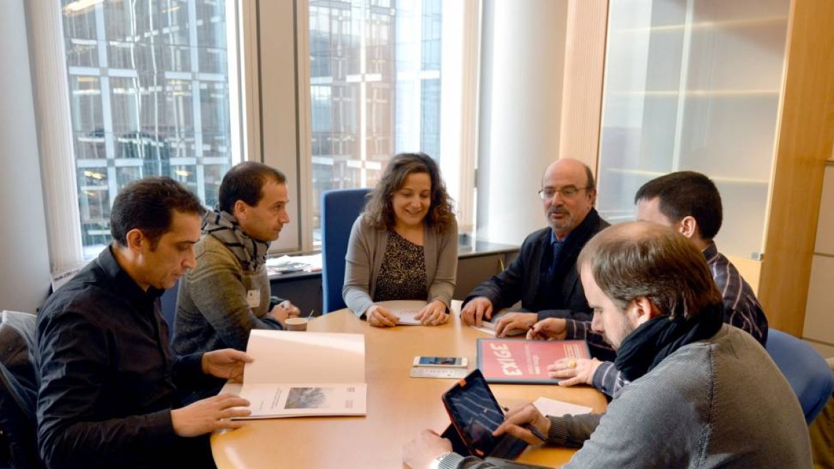 Una delegación de CCOO en Campofrío se reúne con varios europarlamentarios entre los que se encuentra la socialista Iratxe García (C), para solicitar que se cumplan los compromisos previstos con la empresa-Ical