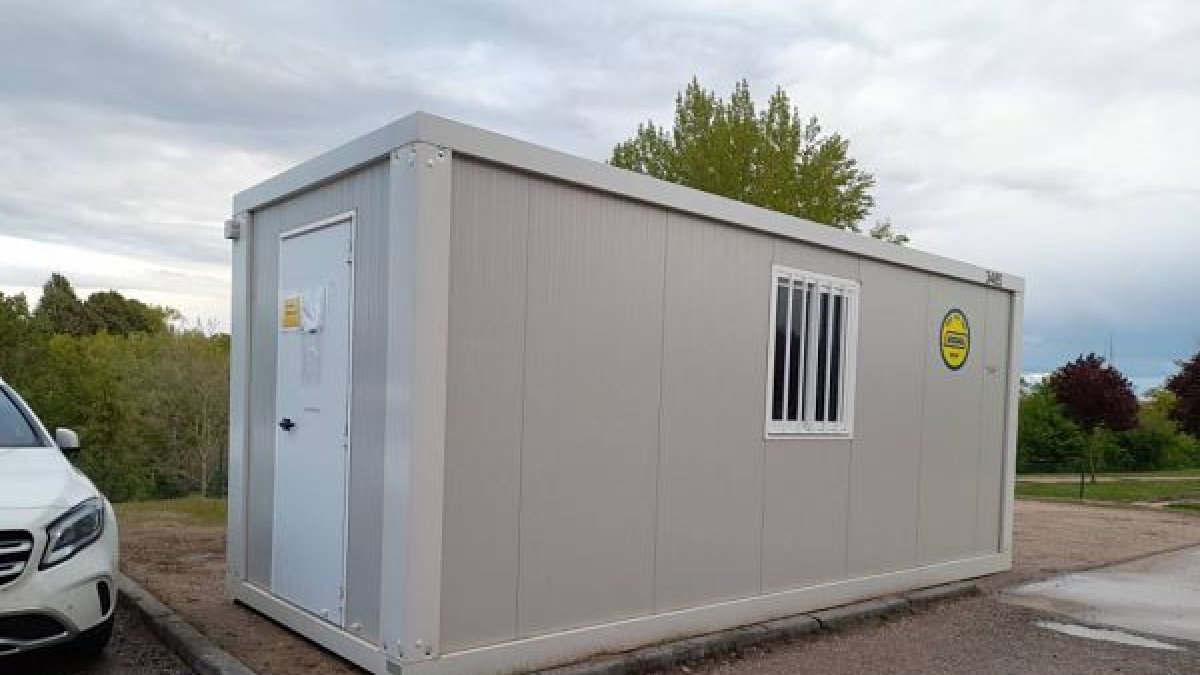 La polémica caseta se encuentra junto al ambulatorio sur de Aranda. ECB