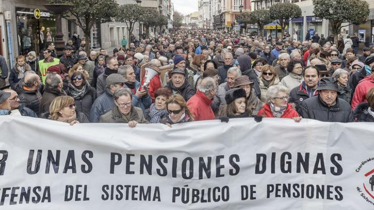 La manifestación discurre por la calle Vitoria en dirección a la Subdelegación del Gobierno.-SANTI OTERO