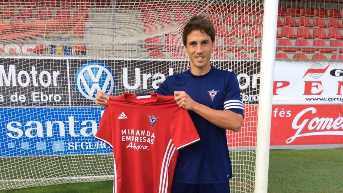 Eloy Gila se entrenó ayer con su nuevo equipo en Anduva-CDMIRANDÉS.COM