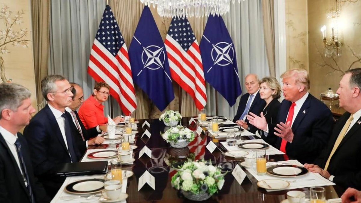 Donald Trump en un desayuno antes de la cumbre de la OTAN en Bruselas.-KEVIN LAMARQUE (REUTERS)