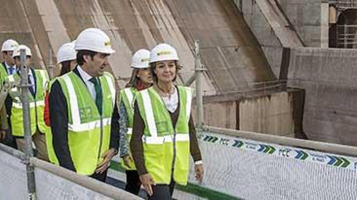 La ministra en su última visita a Castrovido.-S. OTERO