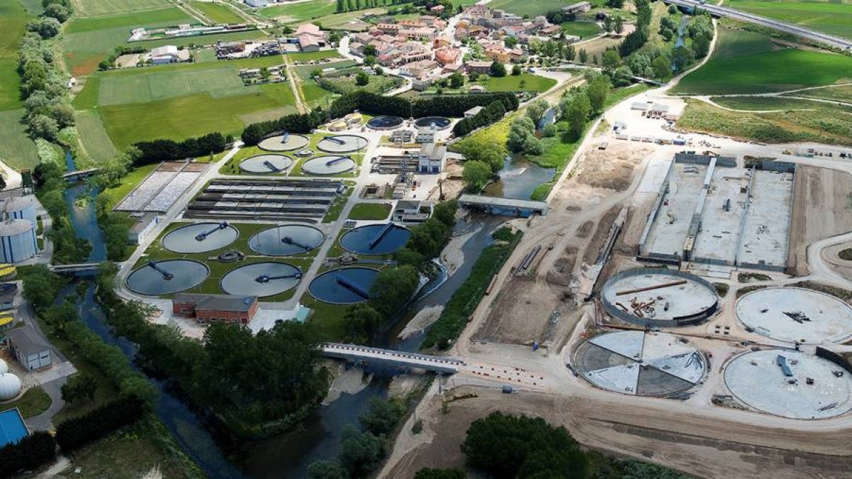 Vista aérea de las obras de ampliación de la EDAR.-MINISTERIO DE AGRICULTURA, ALIMENTACIÓN Y MEDIO AMBIENTE