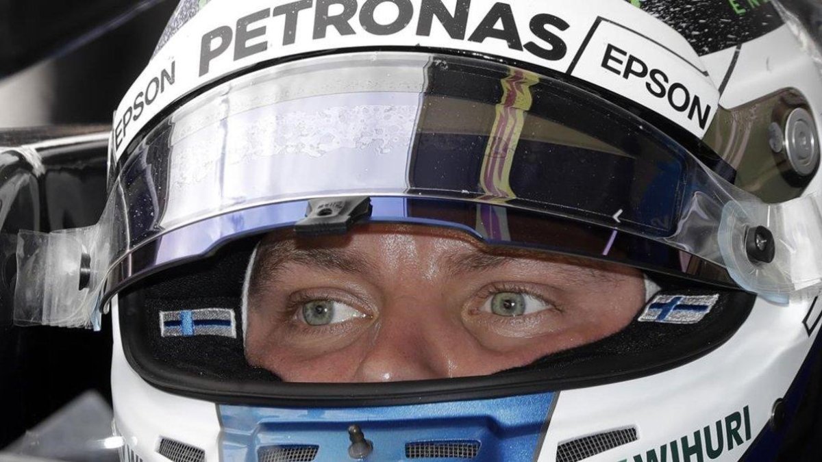 El finlandés Valtteri Bottas, dentro de su impresionante y veloz Mercedes.-AP