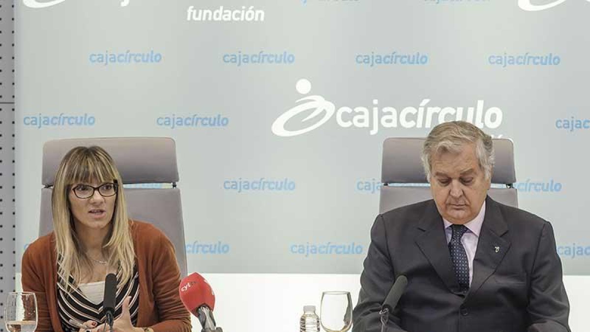 La gerente territorial de Servicios Sociales y el presidente de la Fundación Cajacírculo.-SANTI OTERO