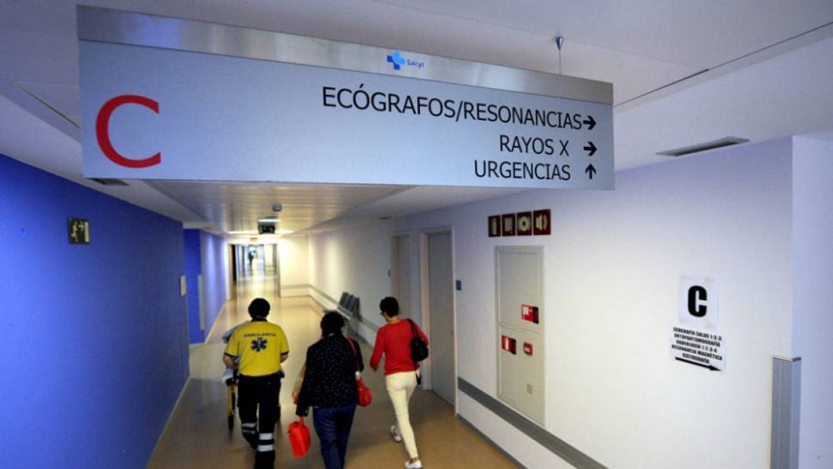 Uno de los nuevos carteles instalados en este proceso de mejora de la señalización interna.-ISRAEL L. MURILLO