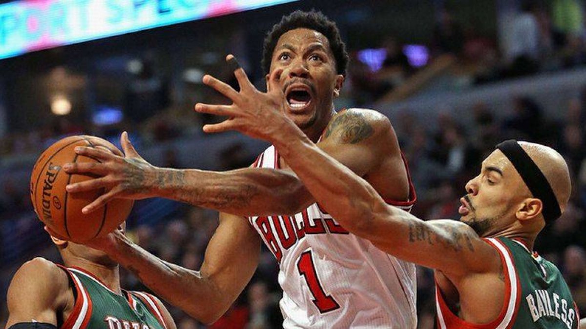 Derrick Rose, el base estrella de los Chicago Bulls, durante un partido contra los Milwaukee Bucks.-Foto: AFP / JONATHAN DANIEL