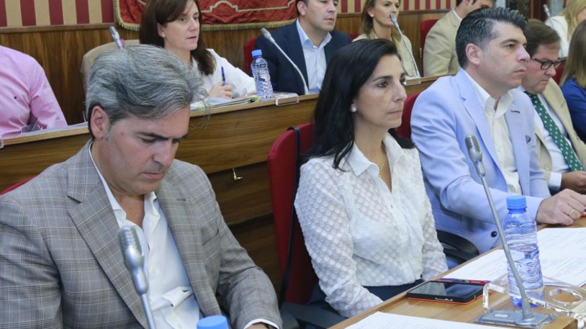 Los tres concejales de Ciudadanos durante un Pleno del Ayuntamiento.-RAÚL G. OCHOA