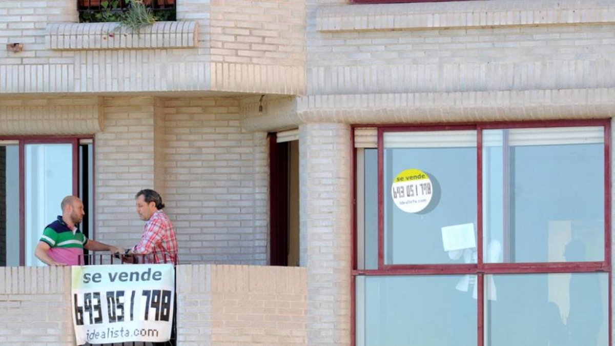 La vivienda de segunda mano tira del mercado durante el año 2015.-RAÚL G. OCHOA