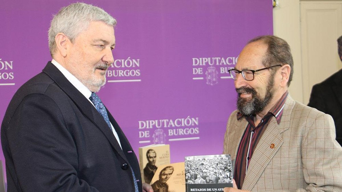 Gallego (izq) y Salazar (dcha) con sus respectivas publicaciones.-ECB