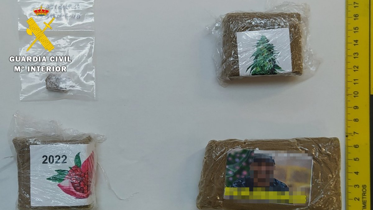 Droga incautada al detenido. GUARDIA CIVIL