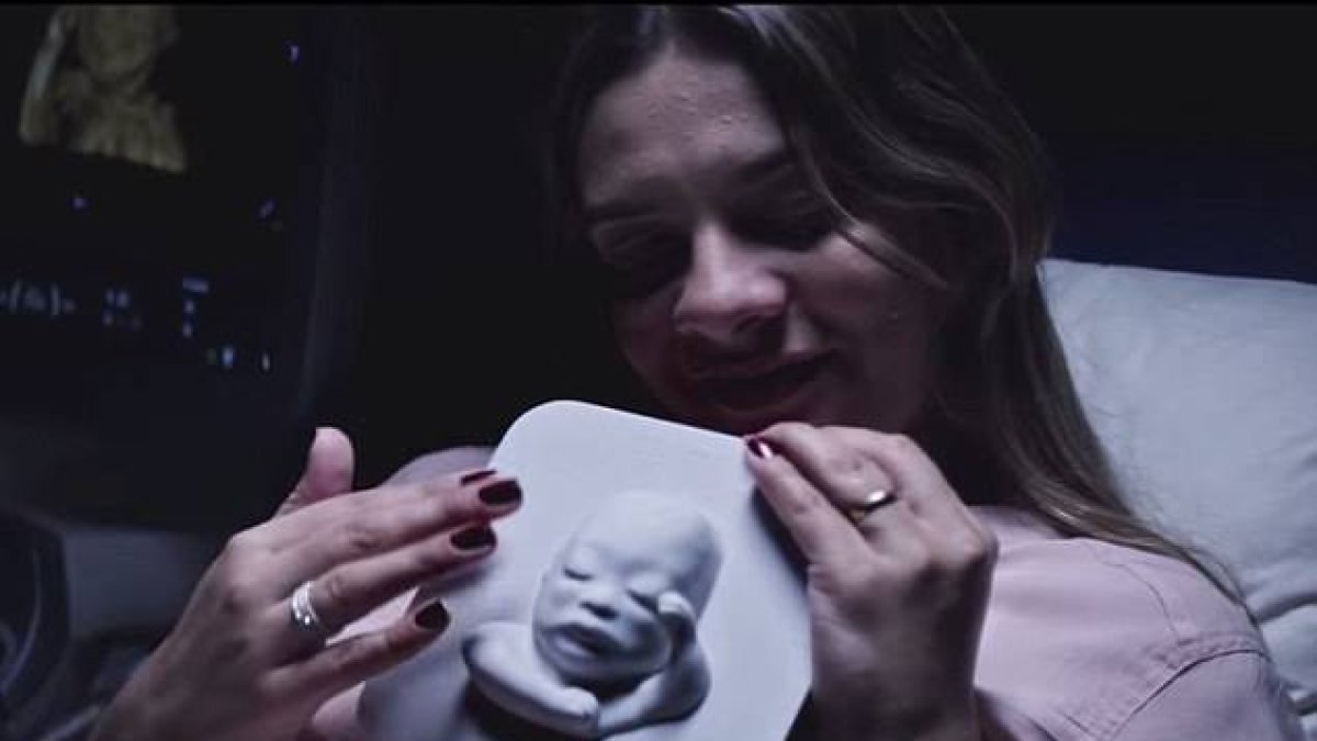 Una mujer embarazada ciega descubre como será su futuro hijo gracias a una impresión en 3D.-