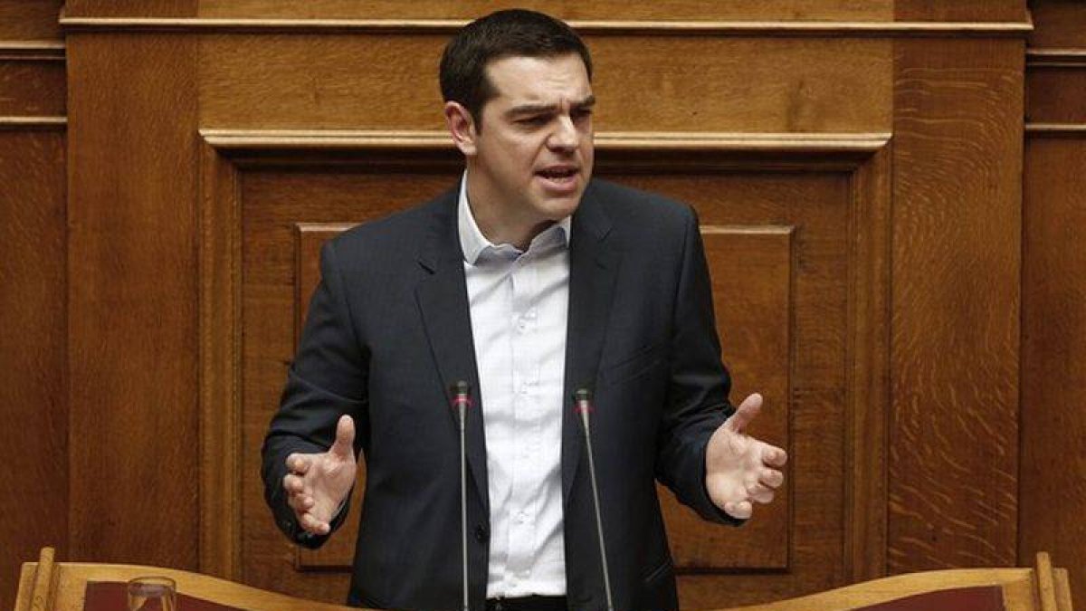 Tsipras en su primer discurso en el parlamento griego como primer ministro.-Foto: REUTERS