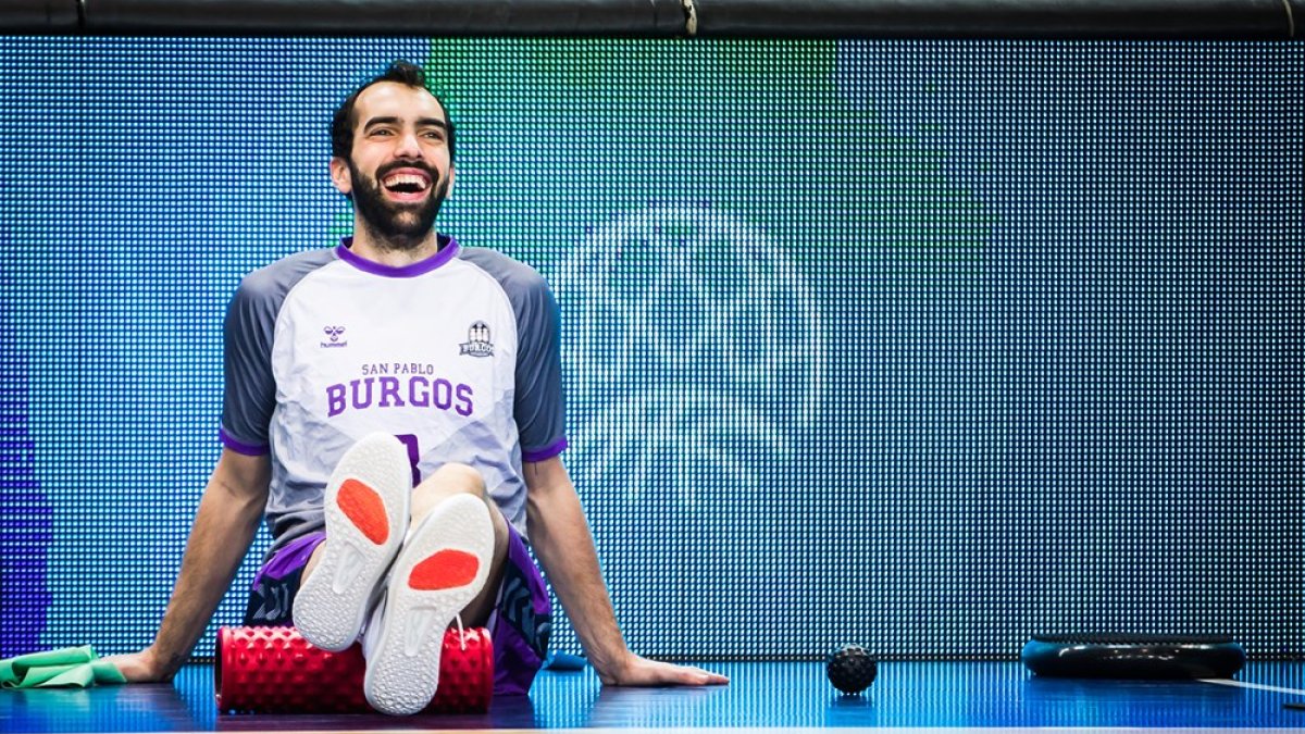 Benite, durante el calentamiento de un partido de la BCL. FIBA