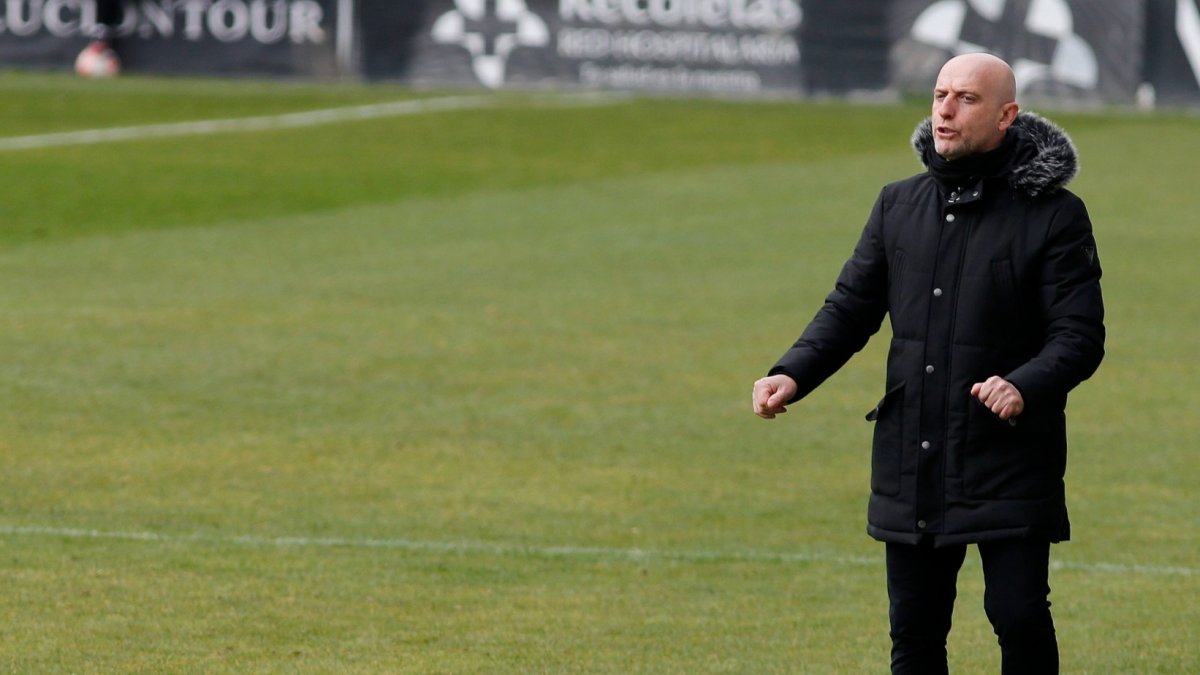 Calero, durante el partido ante el Covadonga. SANTI OTERO