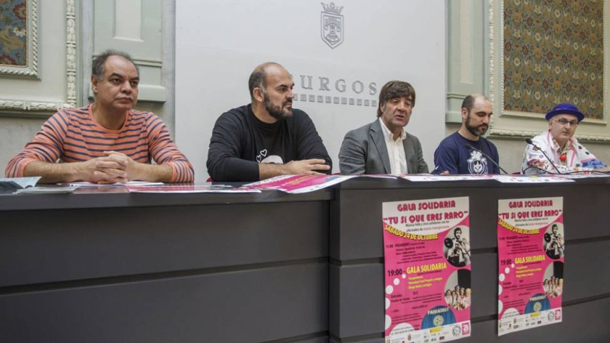Domingo Bernardo, Patxi Villén, Fernando Gómez, Diego Serrano y Carlos de la Torre, ayer en la presentación.-Santi Otero