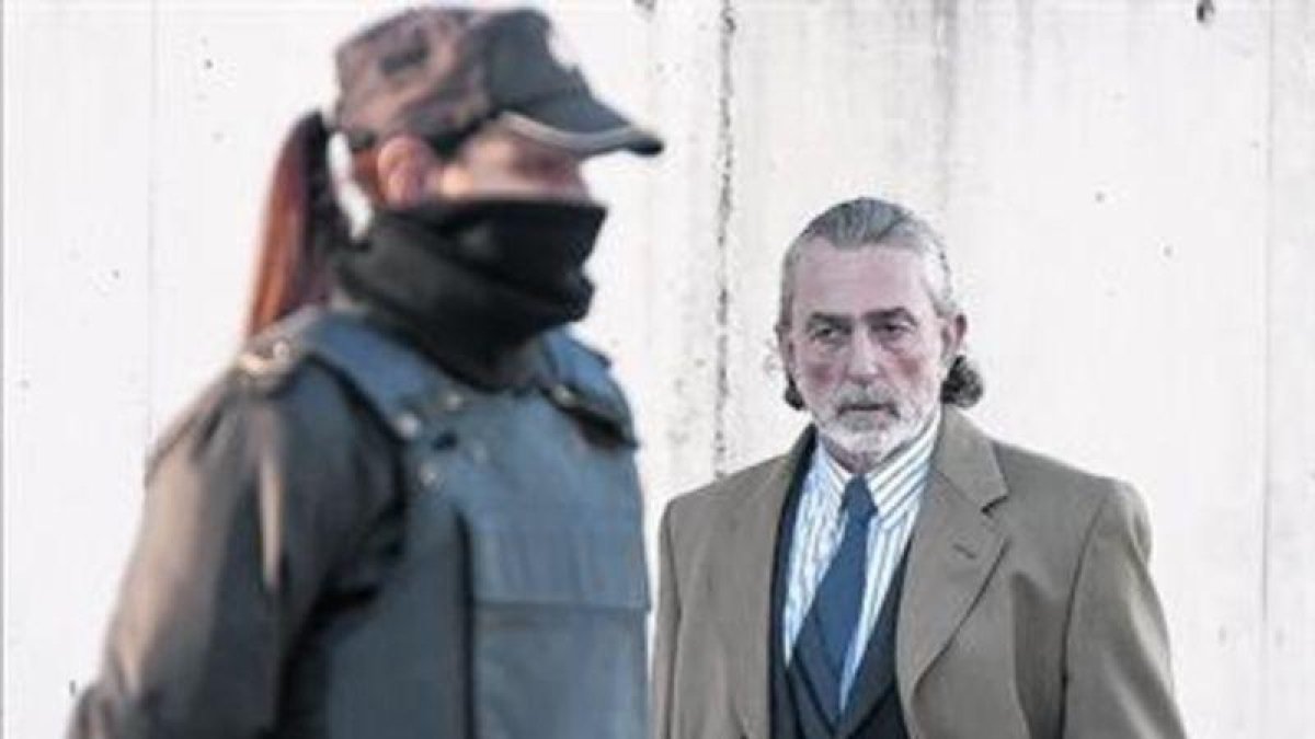 Francisco Correa, al llegar al juicio de la 'Gürtel' en la Audiencia Nacional, en San Fernando de Henares.-JUAN MANUEL PRATS