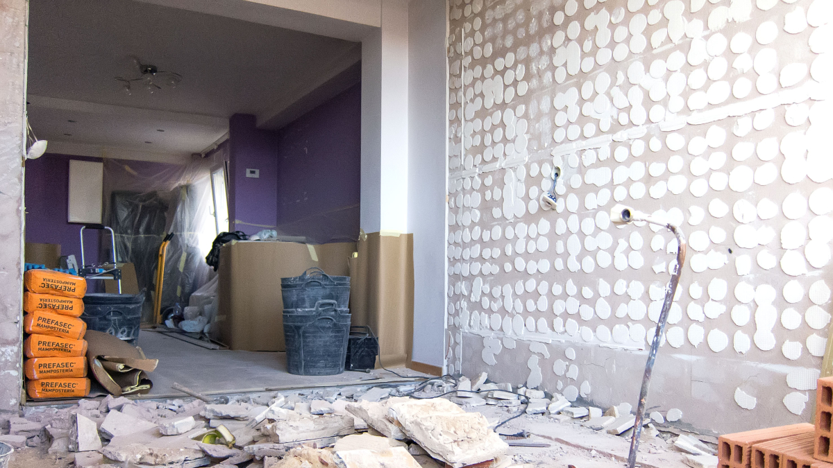 Vista parcial de una vivienda en proceso de reforma. TOMÁS ALONSO