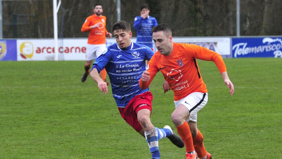 Dava gana por velocidad a su par en el partido disputado ayer. ISRAEL L. MURILLO