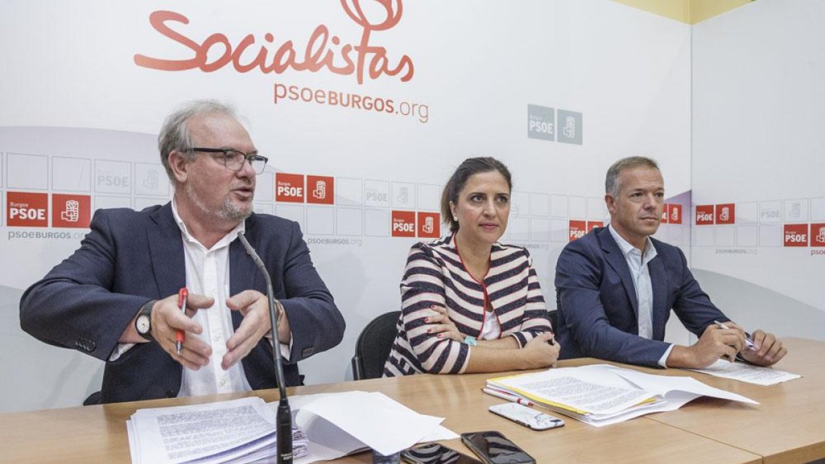Francisco José Martín, Esther Peña y Ander Gil.-SANTI OTERO