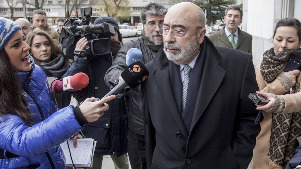 José María Arribas Moral en su llegada a los juzgados.-SANTI OTERO