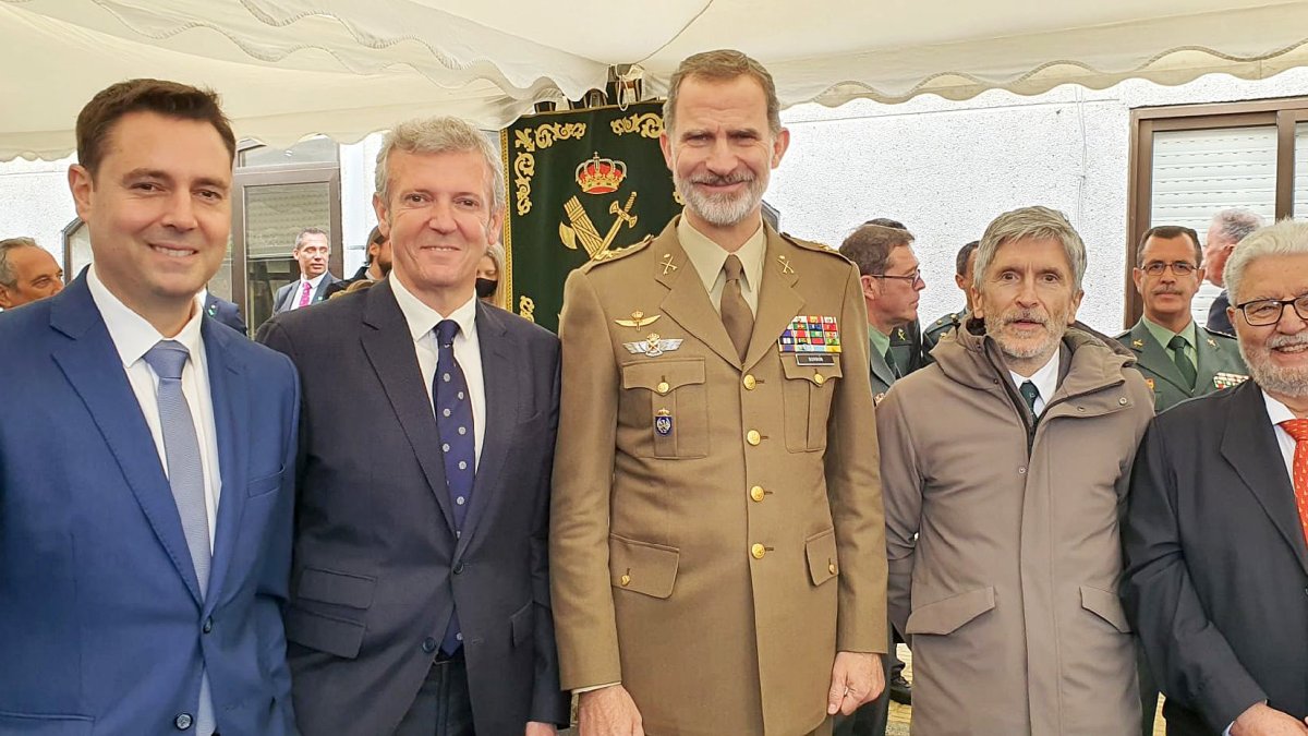 El alcalde de Burgos, Daniel de la Rosa, representa a la Asociación de Municipios del Camino de Santiago en la visita del Rey a la Ruta Jacobea y la Guardia Civil, en Sarria (Lugo). ICAL