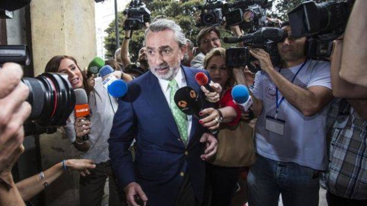 El supuesto cabecilla de la trama Gürtel, Francisco Correa, este jueves a su llegada al juzgado.-Foto: MIGUEL LORENZO