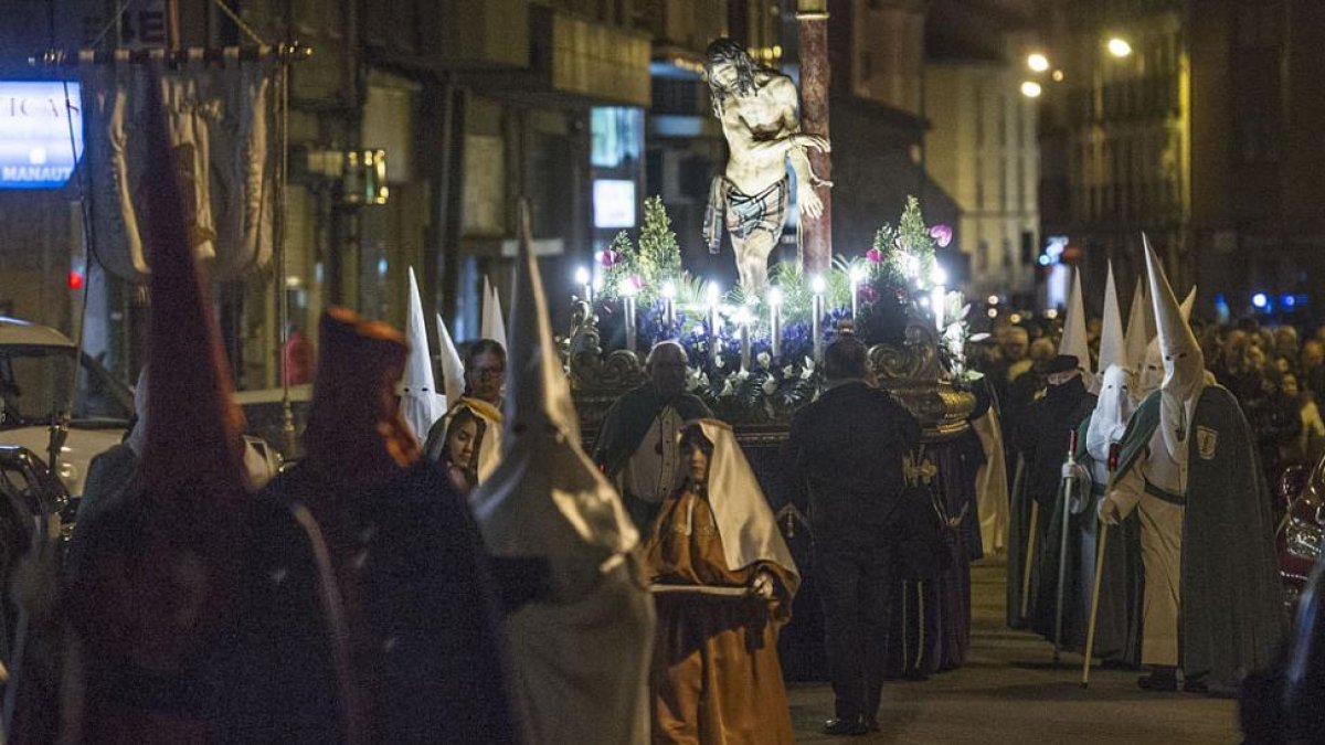 Jesús Atado a la Columna volvió a pasear por las calles de la zona sur de la capital.-ISRAEL L. MURILLO