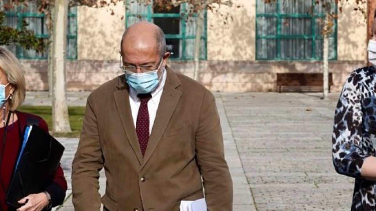 Los consejeros comparecieron tras el consejo de Gobierno. ICAL