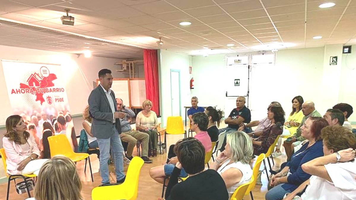 De la Rosa comenzó la campaña “Ahora, tu barrio” en el barrio de San Cristóbal. ECB