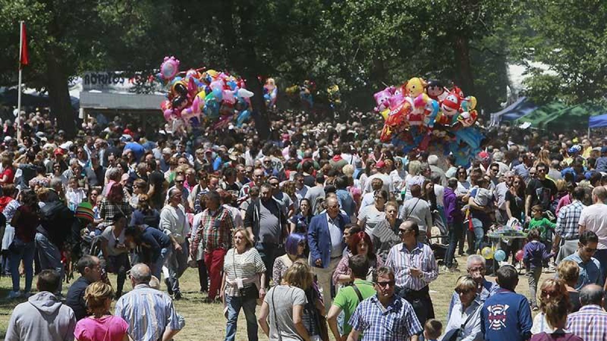 Cientos de burgaleses disfrutan del Día del Burgalés Ausente.-RAÚL G. OCHOA