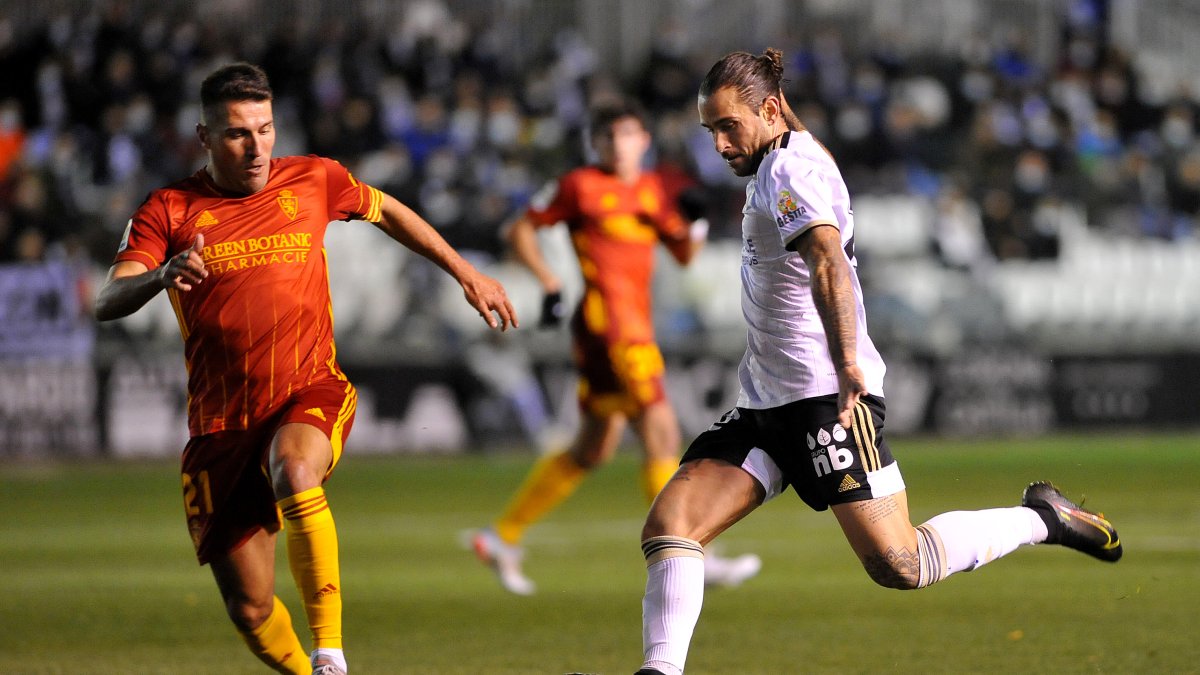 Imagen del partido de liga entre el Burgos CF y el Zaragoza. TOMÁS ALONSO