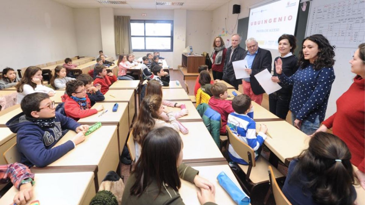 Escolares desde tercero de Primaria y hasta segundo de Secundaria participaron ayer en las pruebas de selección en la UBU.-ISRAEL L. MURILLO
