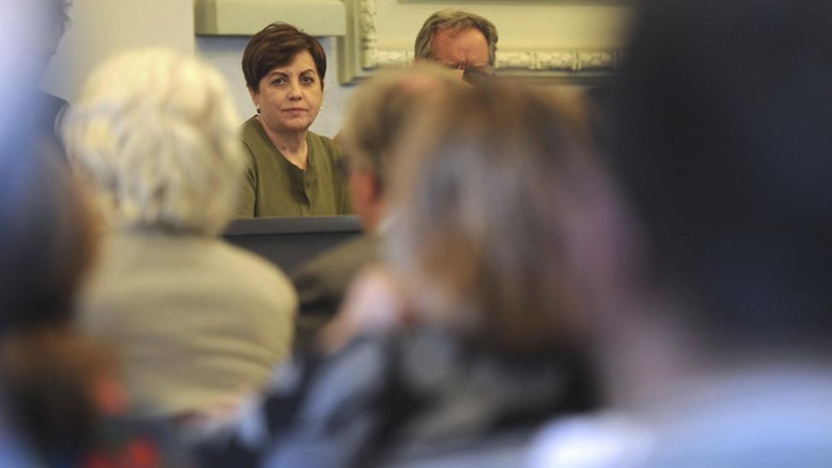 La discreta Milagros Moratinos se convirtió en gran protagonista ayer en la Sala Polisón.-Israel L. Murillo