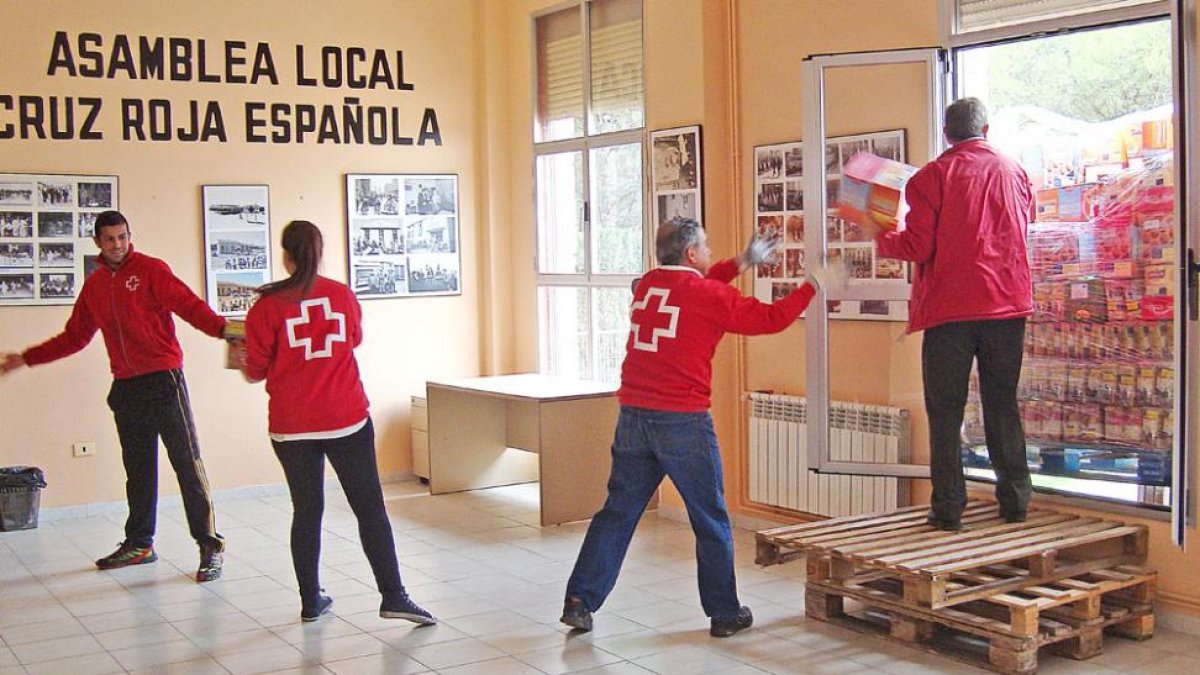 Voluntarios de Cruz Roja.-ECB