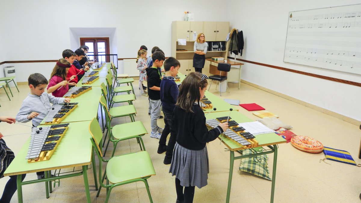 Un grupo de niños en la Escuela Municipal de Música. ISRAEL L. MURILLO