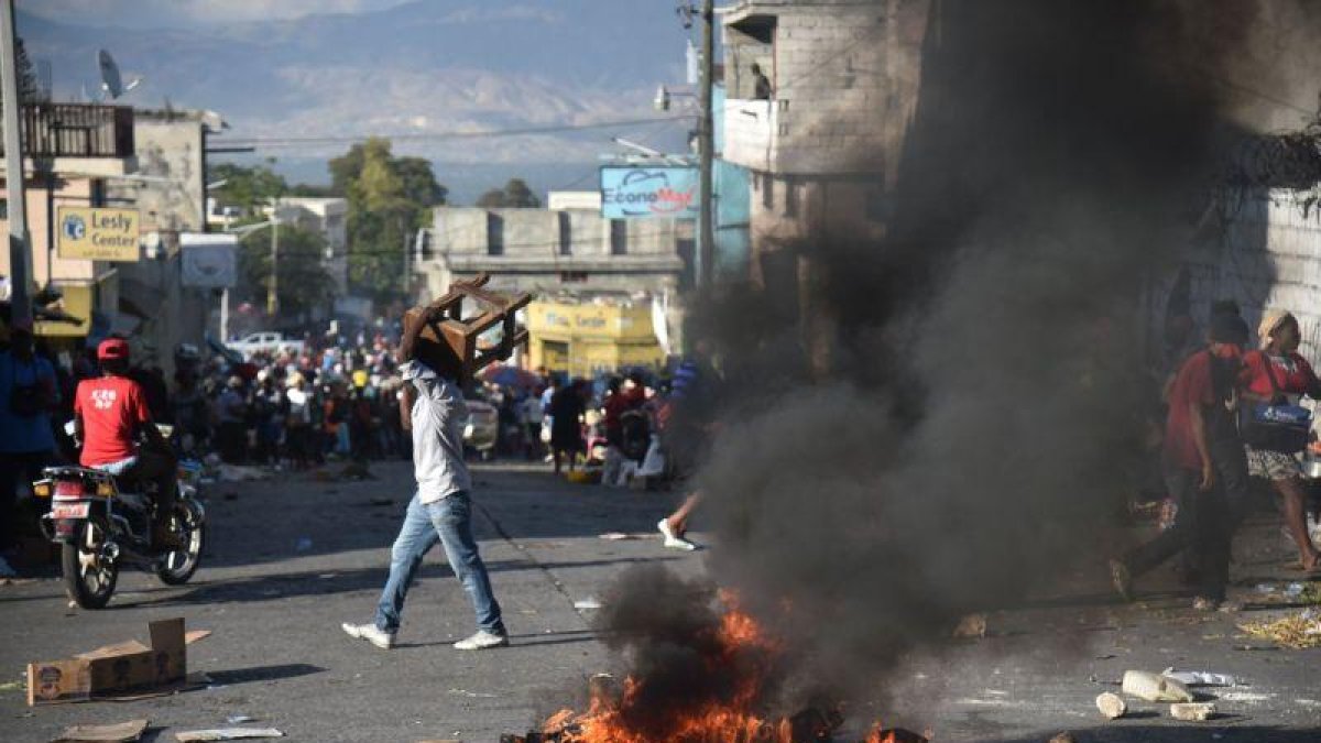 Las protestas sociales en Haití aumentan de intensidad.-HECTOR RETAMAL / AFP