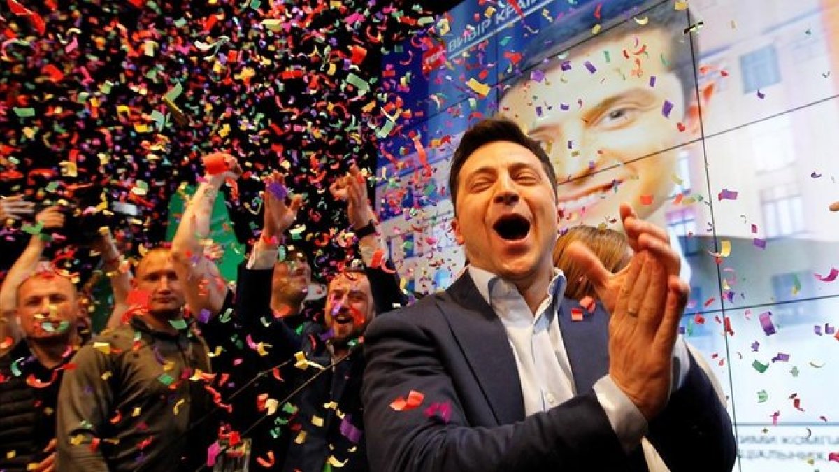 Zelensky celebrando su victoria.-EFE / STEPAN FRANKO