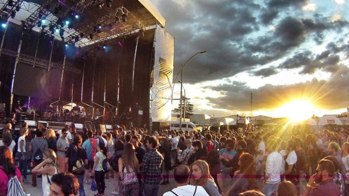 Uno de los multitudinarios conciertos del Sonorama en Aranda. ISRAEL L. MURILLO